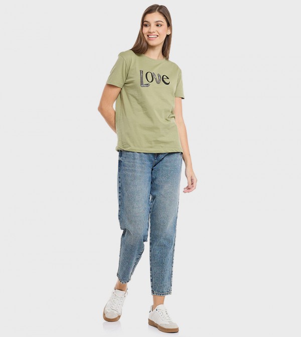 Faded Carrot Fit Jeans with Button Closure