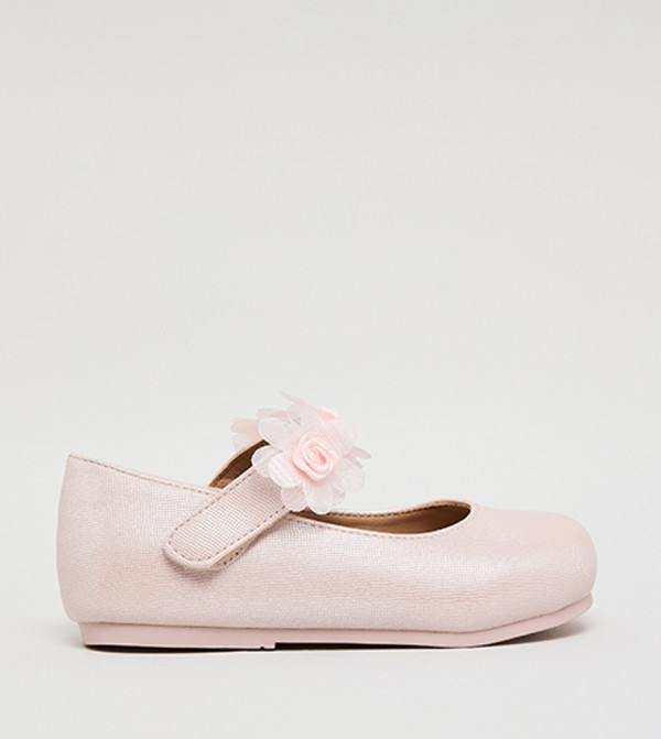 حذاء ماري جين 