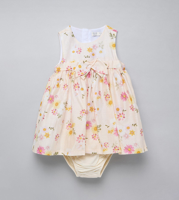 فستان بدون كم بطبعة ورود مع بلومر