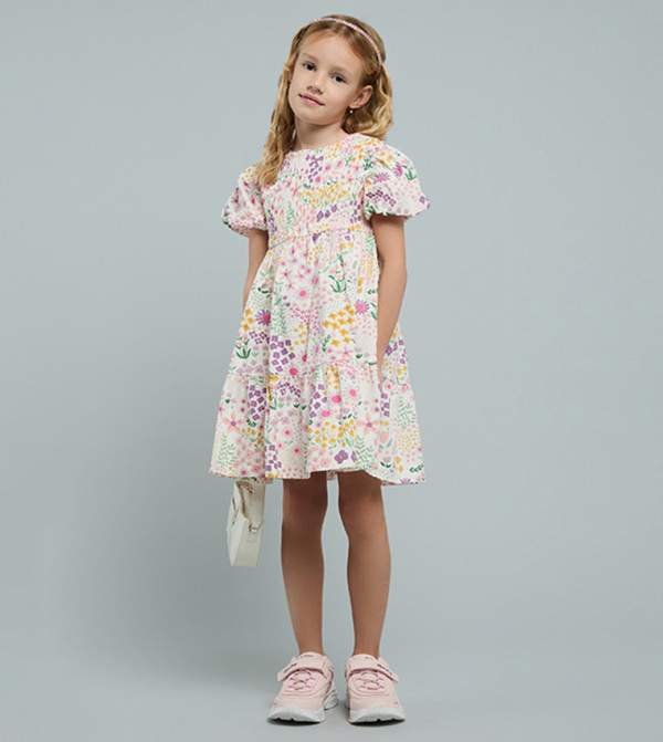 فستان كم باف بقبة مستديرة وطبعة بطبقات