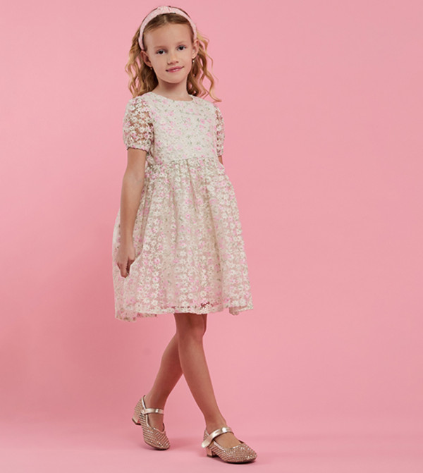 فستان مطرز كم باف بقبة مستديرة 