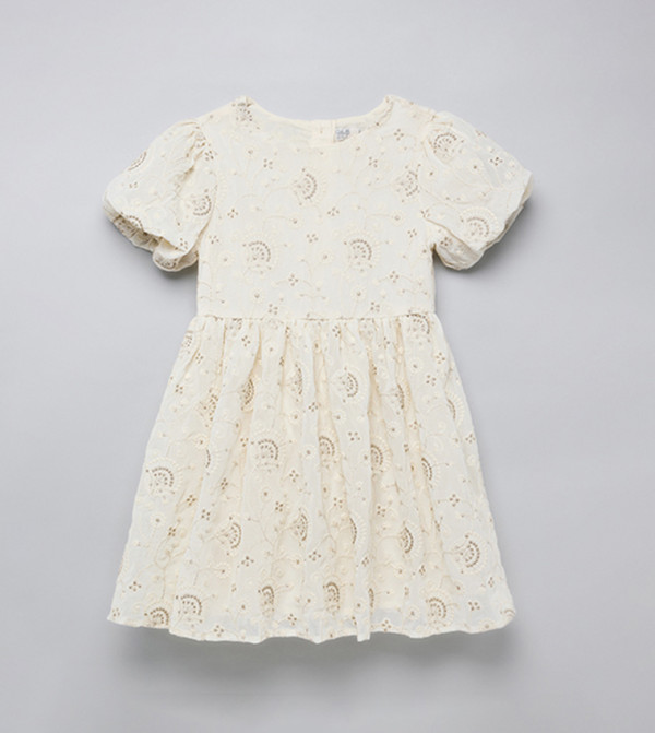 فستان مطرز كم باف بقبة مستديرة 