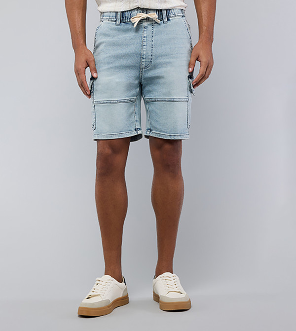 شورت جينز كارغو مغسول برباط على الخصر