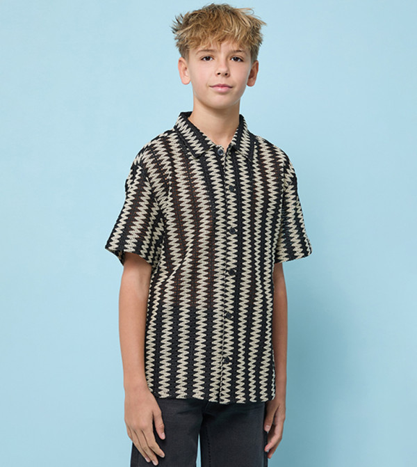 Patterned Shirt with Classic Collar and Short Sleeves