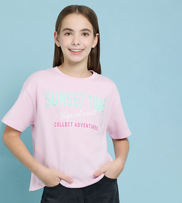 تيشيرت كم قصير بقبة مستديرة بطبعة