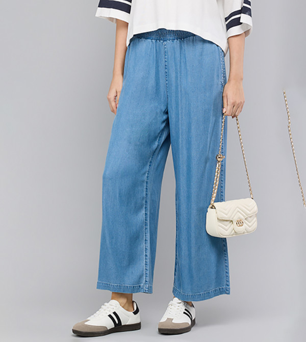 بنطلون جينز واسع مغسول بخصر مرن