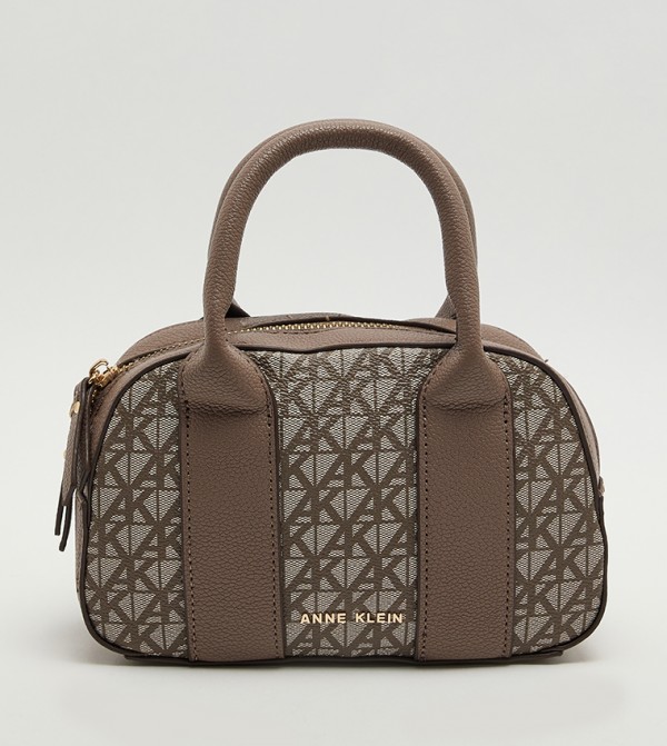 شنطة ساتشل نسائية صغيرة بنقشة مونوغرام 