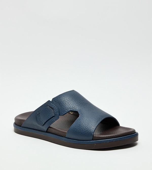 Textured Arabic Sandals