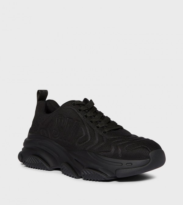 Buy Steve Madden PIZZEY Round Toe Chunky Sneakers In Black | 6thStreet UAE