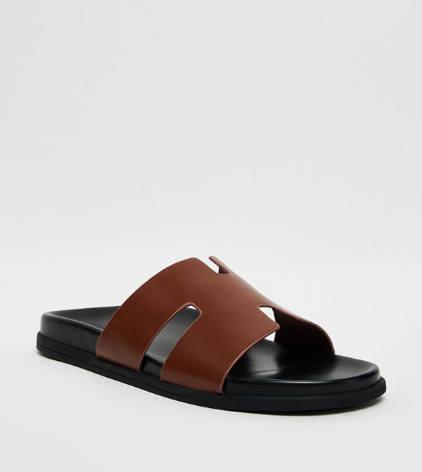 TRANSPHER Cut-Out Comfort Sandals