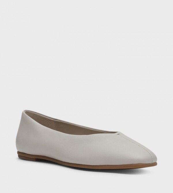 SLIQUE Almond Toe Ballerinas