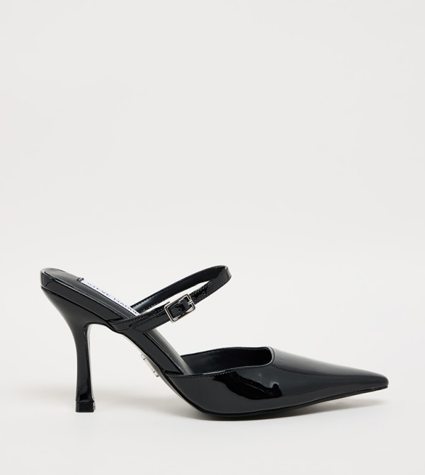 حذاء كعب لامع بمقدمة مدببة 