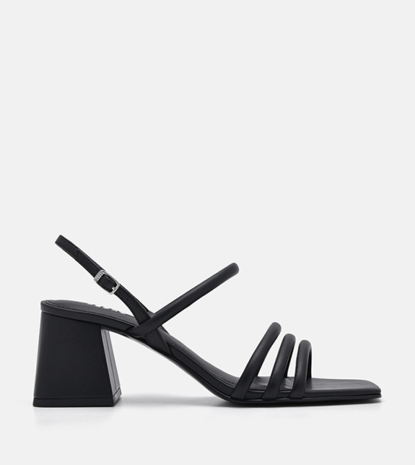 صندل بكعب عريض 