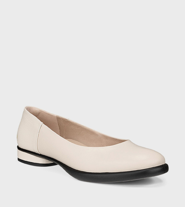 Sculpted LX Round Toe Ballerinas