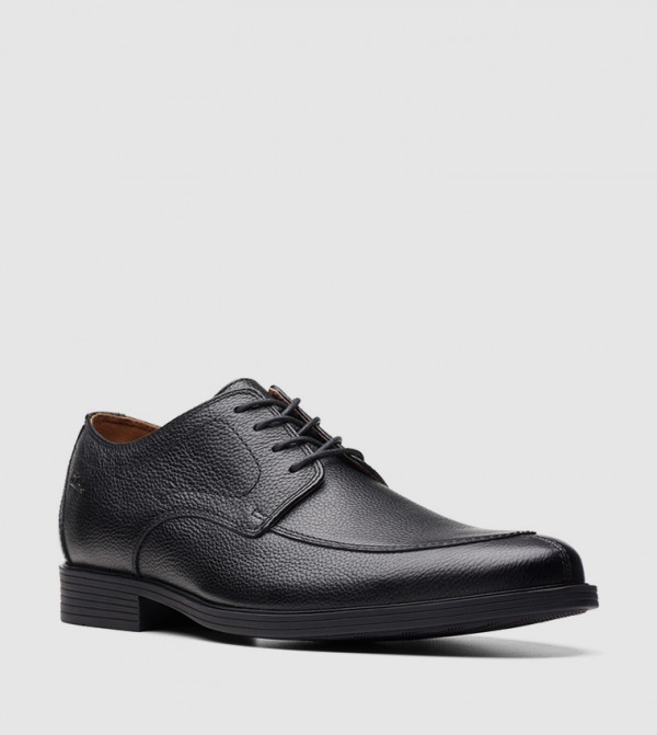 Buy Clarks Whiddon Apron Derby Shoes In Black | 6thStreet Saudi Arabia