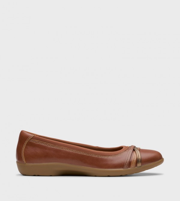 Meadow Ave Solid Ballerinas