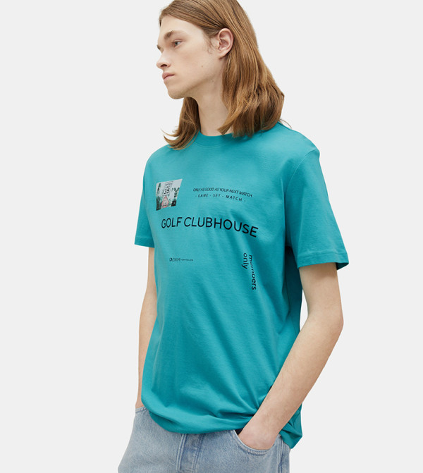 تيشيرت بأكمام قصيرة وطبعة 