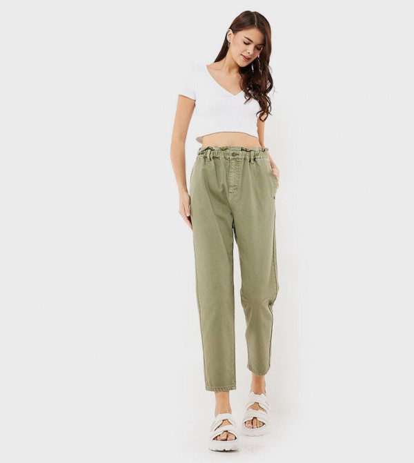 Solid Slouchy Jeans with Button Closure
