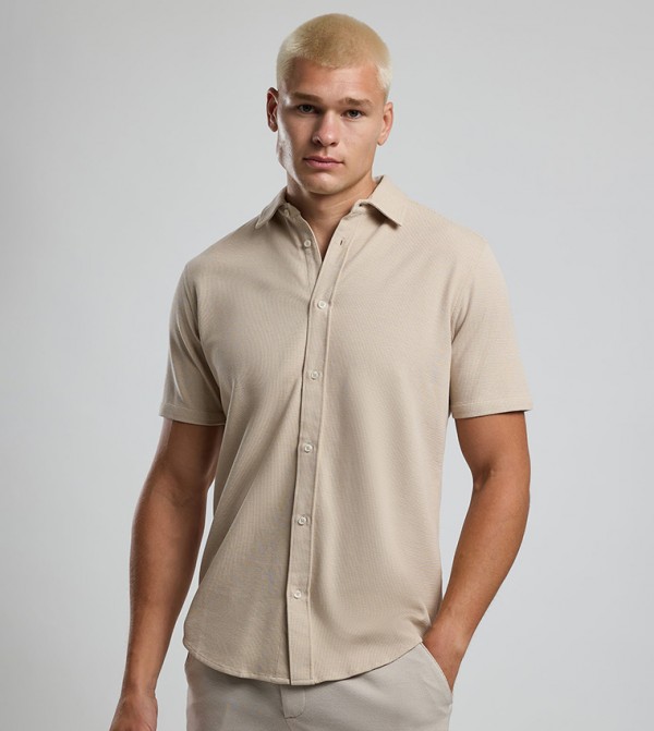 Solid Shirt with Classic Collar and Short Sleeves