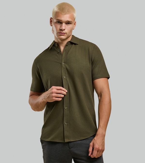 Solid Shirt with Classic Collar and Short Sleeves