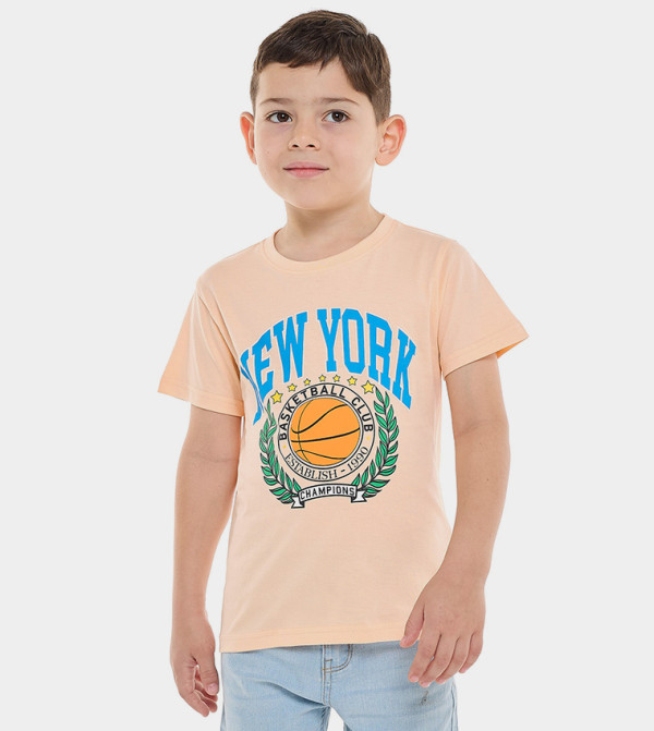 تيشيرت بطبعة بياقة مستديرة وأكمام قصيرة