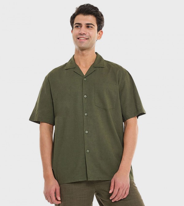 Solid Shirt With Spread Collar and Short Sleeves