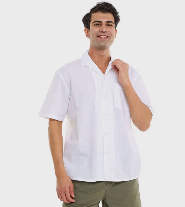 Solid Shirt With Spread Collar and Short Sleeves
