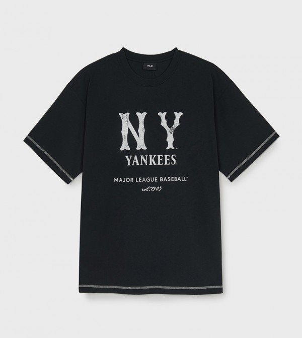 تيشيرت واسع بأكمام قصيرة بطبعة