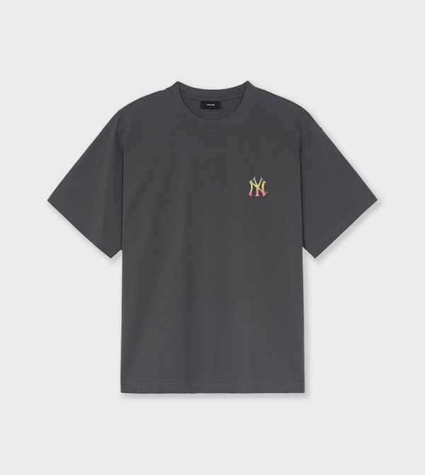 تيشيرت واسع بطبعة كم قصير 