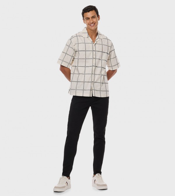 Solid Slim Fit Jeans with Button Closure