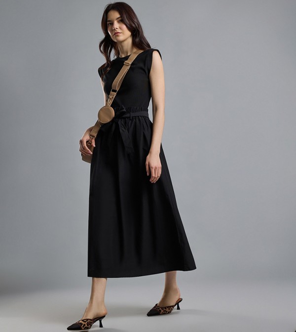 Solid Midi Dress with Crew Neck and Extended Sleeves