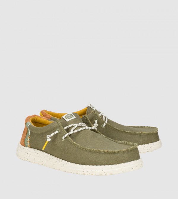 Wally Break Hey Day Logo Badge Slip-On Shoes