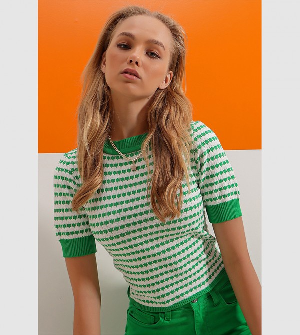 Patterned Short Sleeves Crop Top