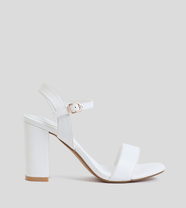 صندل كعب بمقدمة مفتوحة 