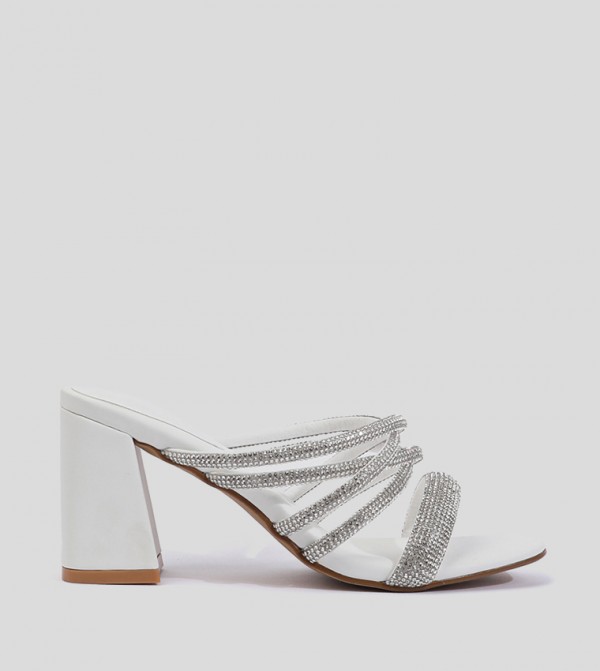 صندل بكعب مزخرف