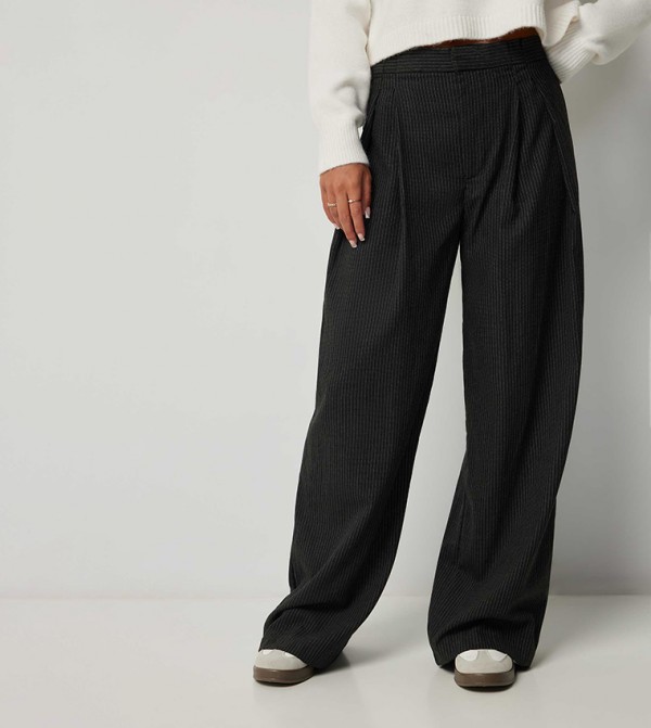 Solid Pleated Wide Leg Trousers