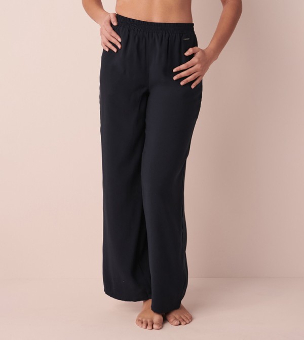 بنطال بقصة ساق واسعة 