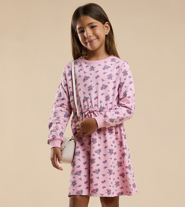 فستان محبوك برقبة مستديرة وكم طويل