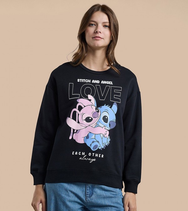 سويتر مطرز برقبة مستديرة وكم طويل