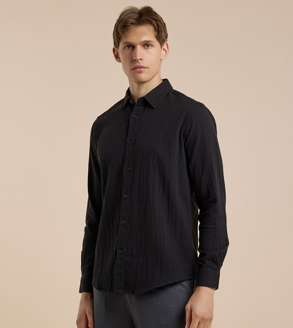 قميص بياقة كلاسيك وكم طويل