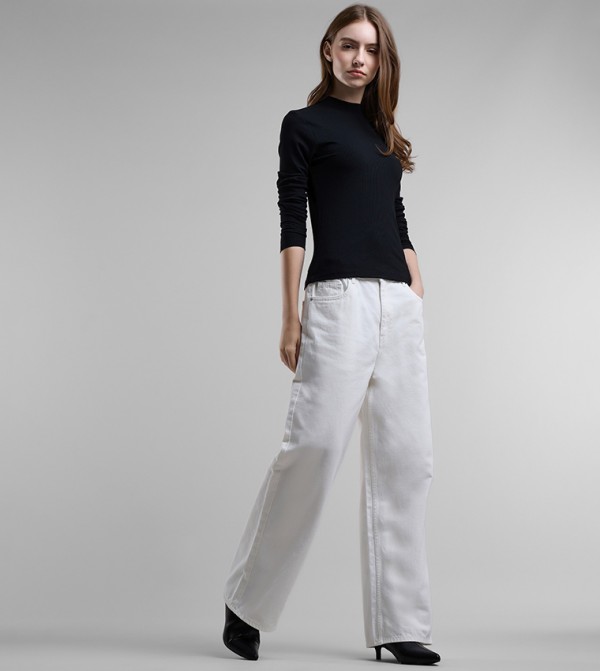 Solid Wide Leg Jeans with Button Closure