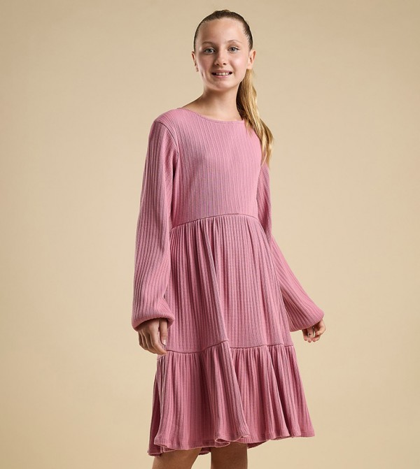 Ribbed Tired Dress with Crew Neck and Long Sleeves