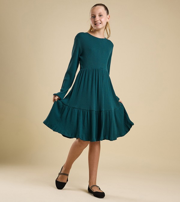 Ribbed Tired Dress with Crew Neck and Long Sleeves