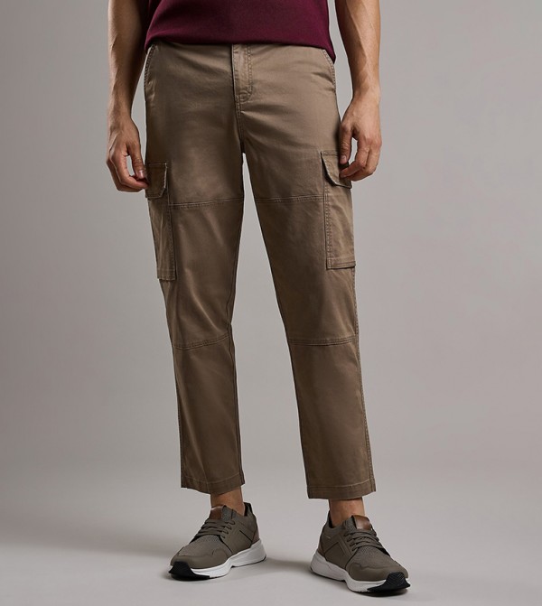 Solid Chinos with Button Closure