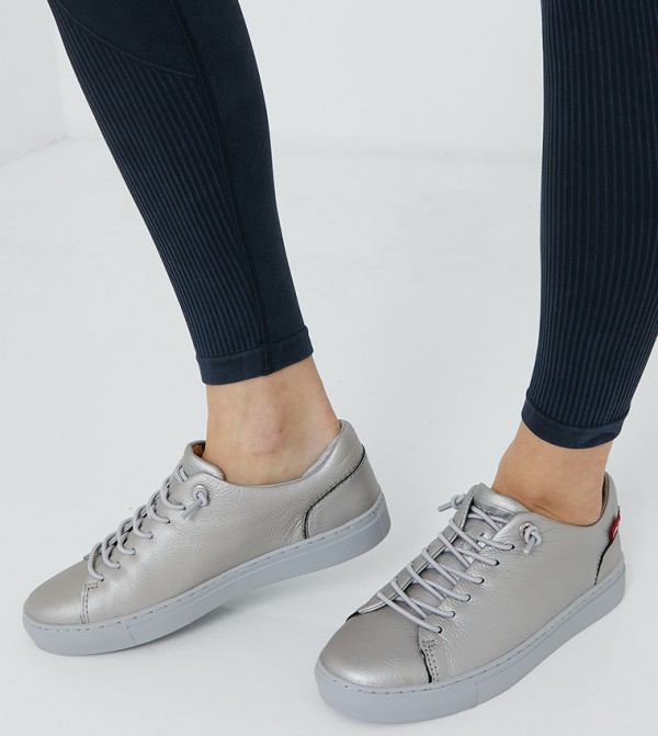 Levi's best sale vernon sneakers