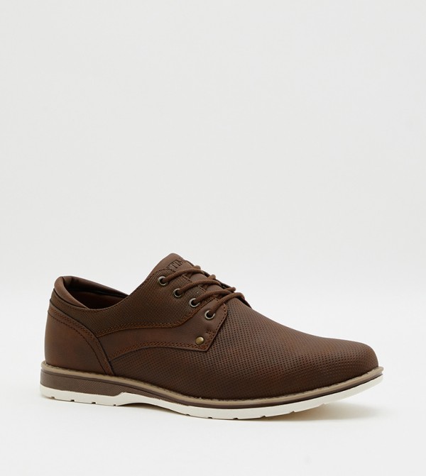 Buy Ottimo Round Toe Lace Up Shoes In Brown | 6thStreet Saudi Arabia