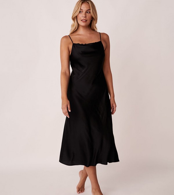 Buy La Vie En Rose Satin And Lace Detailed Night Gown In Black 6thStreet UAE