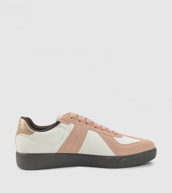 سنيكرز برباط و ألوان متباينة 