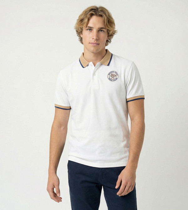 تيشيرت بولو كم قصير بشعار مطرز  