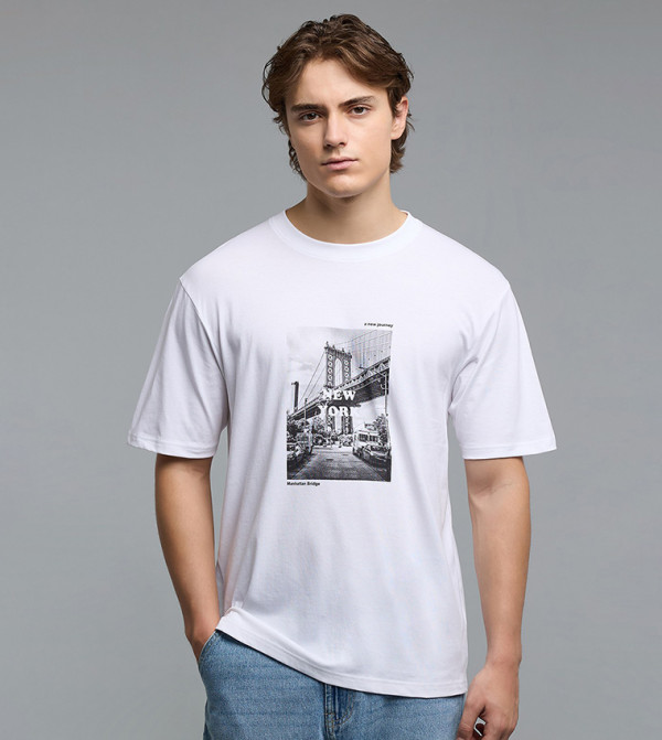 تيشيرت كم قصير بقبة مستديرة وطبعة